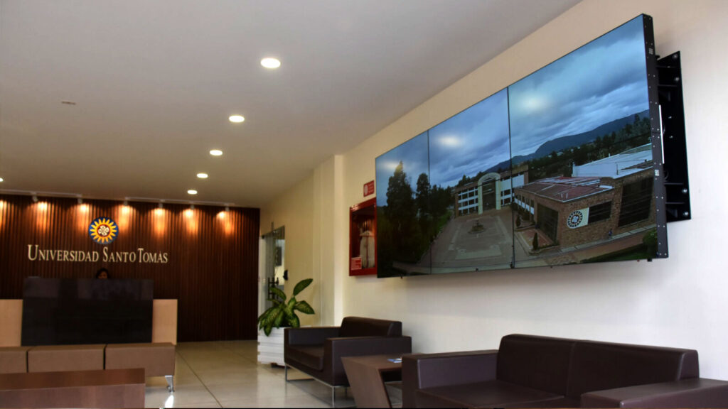 Videowalls - Universidad Santo Tomás