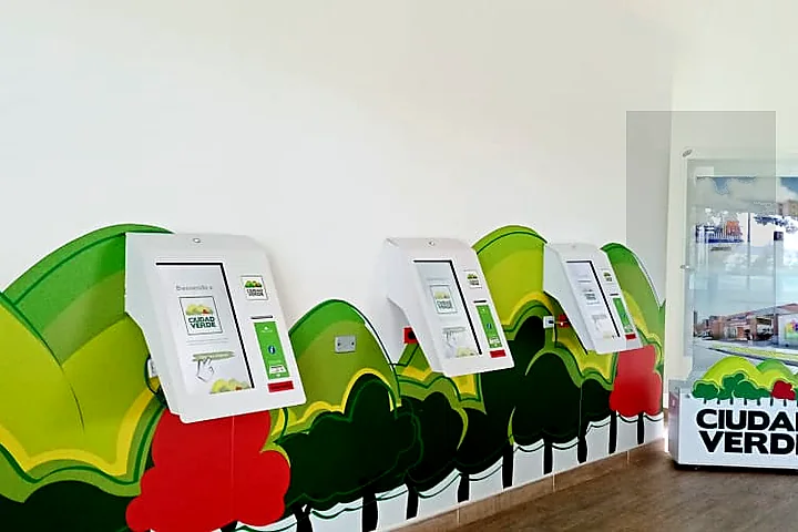 Queue management and user service system at Ciudad Verde