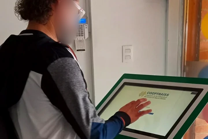 Sistema de turnos y atención de usuarios en Cooptrais
