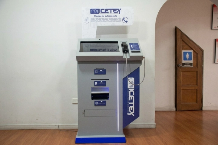 Queue management and user service system at ICETEX